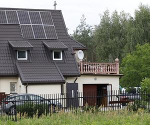 Zbrodnia pod Grójcem. Ksiądz przyznał się do zabójstwa. Policja przeszukała plebanię [ZDJĘCIA]. Kontener: Warszawa