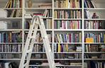 Biblioteczka w kamienicy