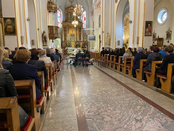 Pogrzeb Karoliny z Gocławia. Najbliżsi i przyjaciele żegnają młodą kobietę