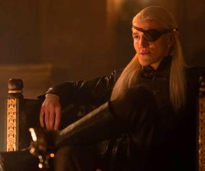 Ewan Mitchell jako książę Aemond Targaryen.