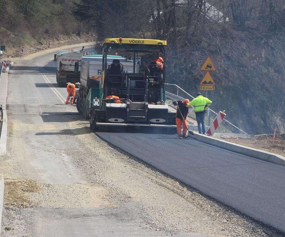Lubelskie - ponad 97 mln zł na remonty dróg powiatowych i gminnych