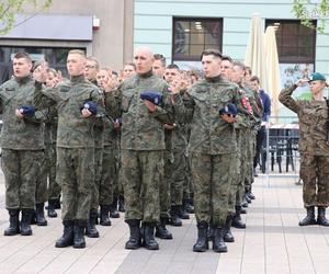 W Rybniku na rynku odbyło się ślubowanie klas mundurowych [ZDJĘCIA]