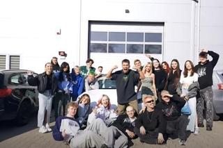 Tak wygląda nowe auto, które Friz dostał na urodziny. Kosztowało majątek!