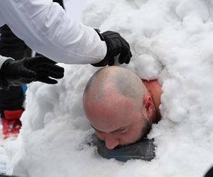 Łukasz Szpunar pobił rekord Guinnessa w najdłuższym przebywaniu w śniegu!