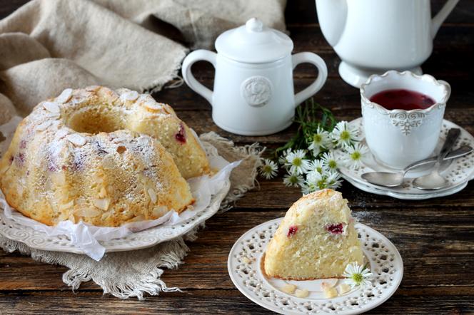 Migdałowa babka z serkiem ricotta 