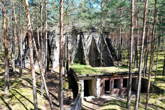 Ruiny byłej fabryki amunicji DAG podczas II wojny światowej w Lubuskiem