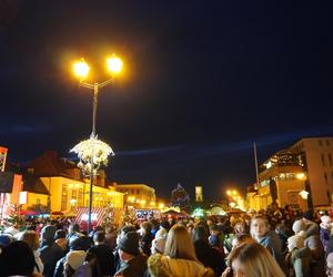 Ciężarówka Coca-cola w Białymstoku! Świąteczna atrakcja przyciągnęła tłumy mieszkańców na Rynek Kościuszki