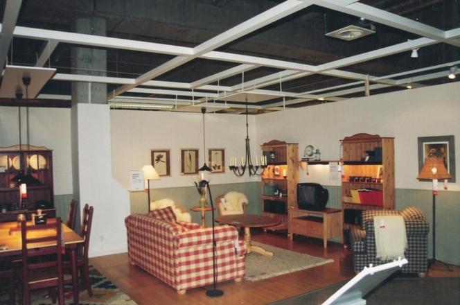 W 1998 roku w Krakowie otwarto sklep IKEA. Te zdjęcia nigdy wcześniej nie były publikowane!