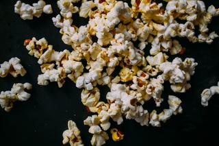 GIS ostrzega przed tym sklepowym popcornem! Ma „szkodliwy wpływ na zdrowie”