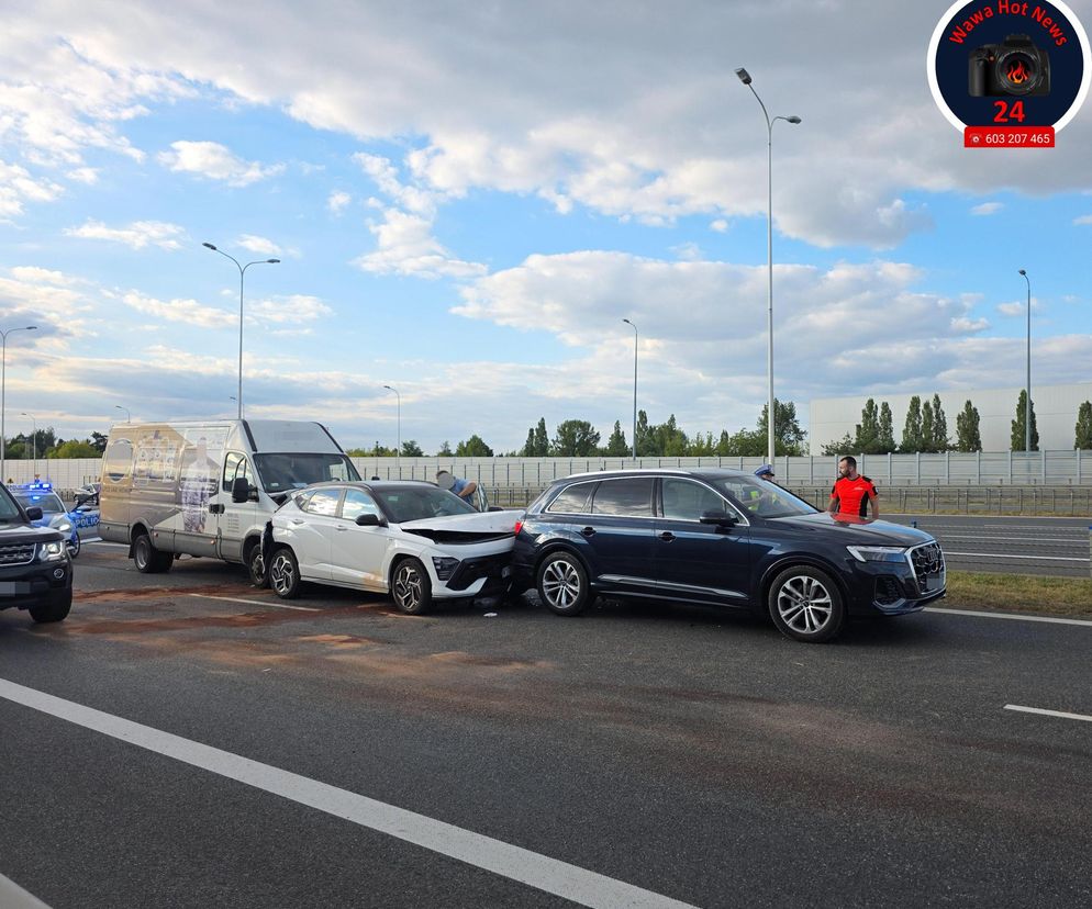 Zderzenie trzech aut na S2. Lądował śmigłowiec LPR