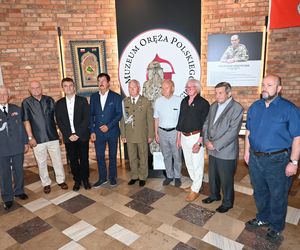 Wystawa artefaktów przekazanych przez gen. Waldemara Skrzypczaka w Muzeum Oręża Polskiego w Kołobrzegu