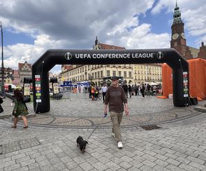 Wrocław żyje finałem Ligi Konferencji Europy. Kibice Betisu i Chelsea już w strefach kibica!