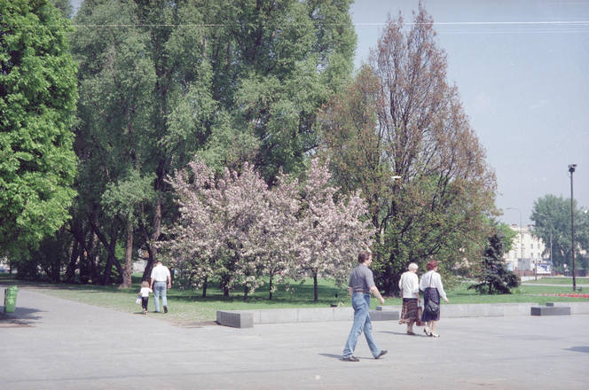 Tak wyglądała Warszawa lat 90.! Nie uwierzycie, ile się zmieniło [GALERIA]