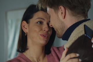 M jak miłość odc. 1731. Patrycja (Alżbeta Lenska), Łukasz (Jakub Józefowicz)