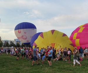 IV Fiesta Balonowa w Białymstoku. Start balonów z osiedla Zielone Wzgórza