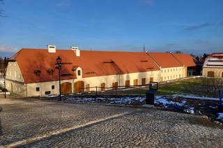 Pałac Sobieszów po remoncie – Wielka Stajnia od strony pałacu