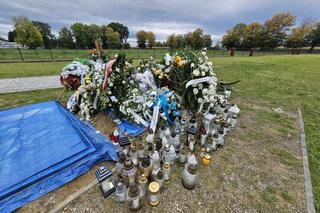 Kacper zginął, przygotowując murawę na mecz. Spoczął niedaleko stadionu 