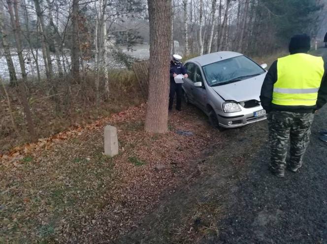 Łódzkie: Najpierw wyprzedzanie, potem dachowanie. Finał: trzy ofiary trafiły do szpitala! 