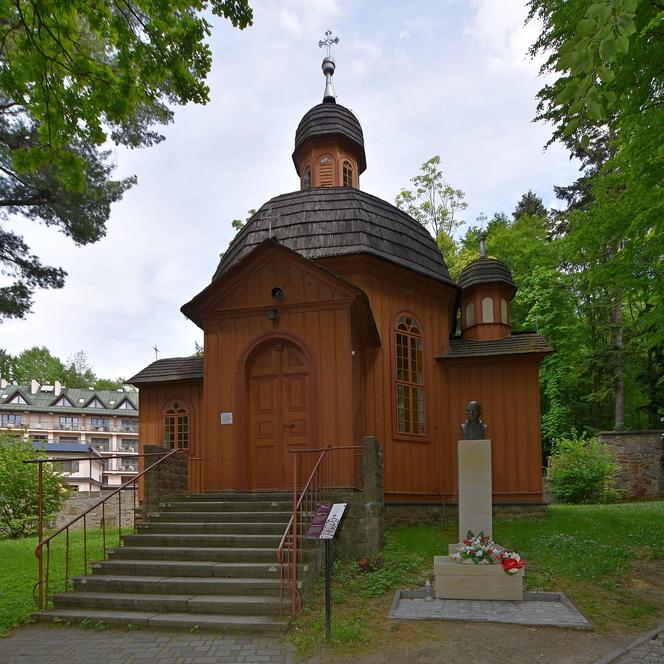 Ten drewniany kościół jest perłą na mapie Małopolski. Kiedyś parafianie nie mogli się w nim modlić 