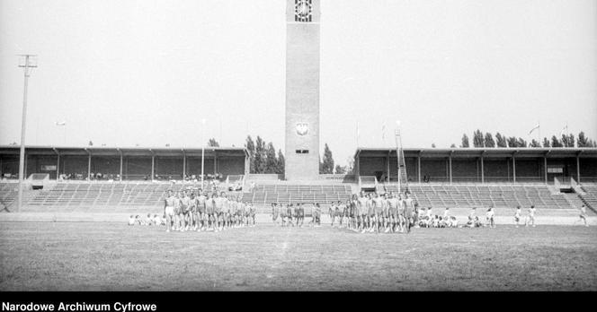 Stadion Olimpijski we Wrocławiu tuż po wojnie. To tutaj rozgrywano mecze piłki nożnej