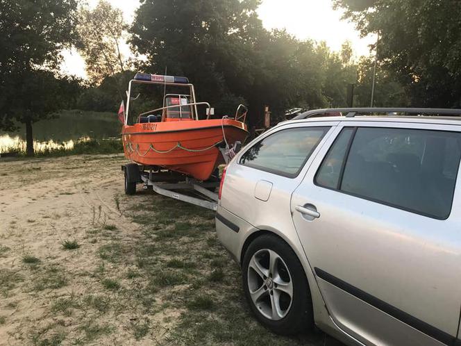 Tragedia nad jeziorem w powiecie świeckim. Utonął 20-letni mężczyzna [ZDJĘCIA]