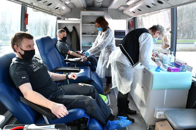 Służba więzienna w Krakowie oddaje osocze dla chorych na koronawirusa 