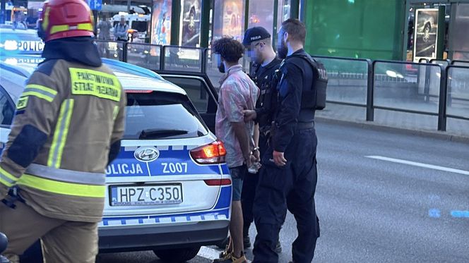 Wdrapał się na szczyt wieżowca w Warszawie