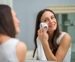 Kosztuje grosze, a działa cuda. Babciny sposób na pryszcze i zmarszczki wraca do łask