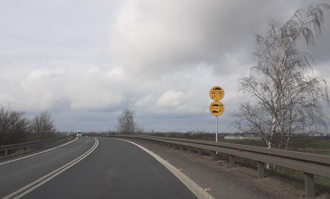 W trzech województwach pojawiły się nietypowe znaki drogowe. Co oznaczają?