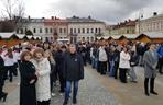 Maturzyści z Nowego Sącza zatańczyli poloneza na Ryku 