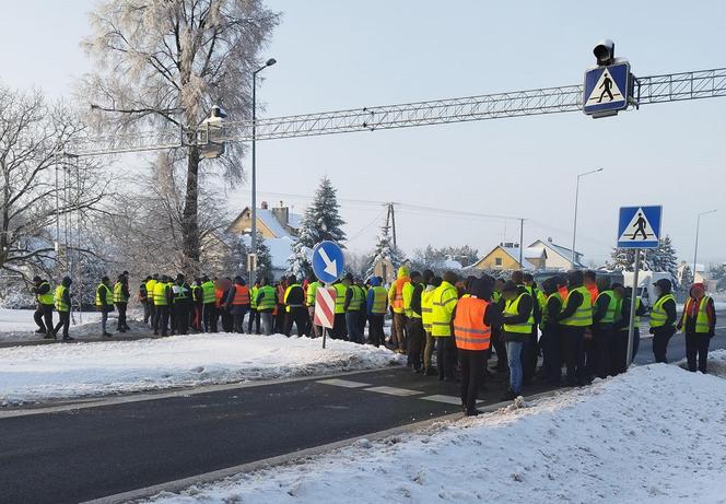 Rośnie frustracja kierowców tirów czekających na wyjazd z Polski do Ukrainy