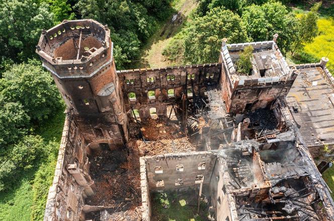 Tyle zostało z zabytkowego pałacu we Wrocławiu. Wstrząsające zdjęcia 