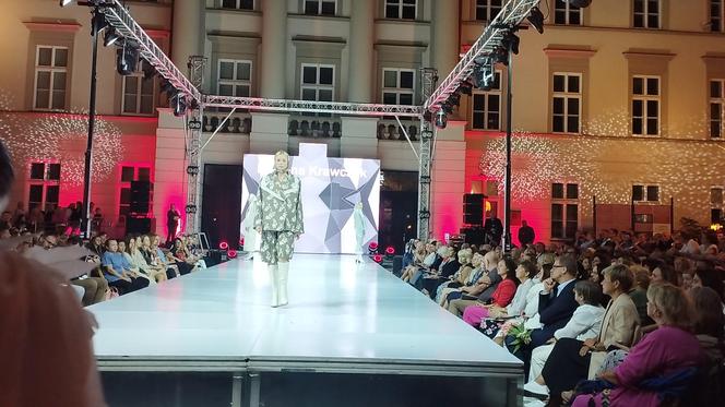 RADOM FASHION SHOW