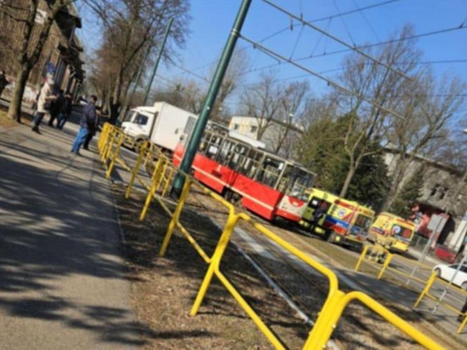 Wypadek w Świętochłowicach. Tramwaj wjechał w ciężarówkę