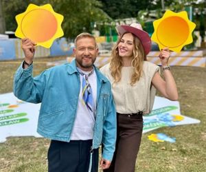 Kuba Wojewódzki z partnerką  na premierze Hamleta