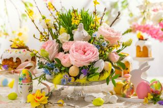 Jak udekorować dom na święta? Kwiaty to wielkanocny pewniak. Zobacz nasze inspiracje