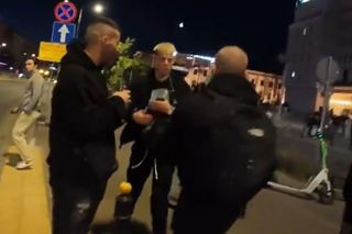 Taazy zaczepił losową osobę na ulicy. Uderzył go. Trafił na zawodnika MMA [WIDEO]