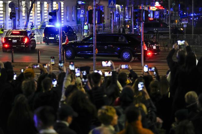 Dziki tłum przywitał Joe Bidena pod Marriottem 