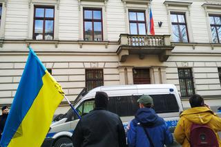 Protesty przed kosulatem rosyjskim w Krakowie