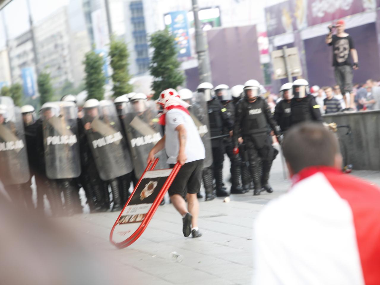 ZAMIESZKI KIBICÓW: strefa kibica w WARSZAWIE przed meczem POLSKA-ROSJA - ZDJĘCIA