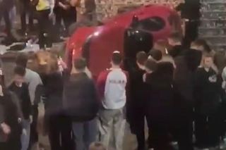 Zdewastowali auto na juwenaliach Politechniki Łódzkiej. Właścicielka szuka świadków