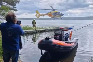 Poważny wypadek podczas sprzątania Jeziora Dominickiego. Lądował śmigłowiec  LPR