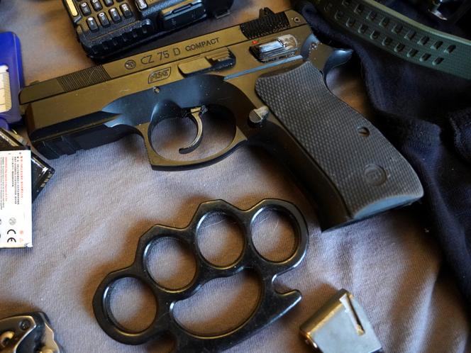 Wielka akcja CBŚP. Zatrzymali groźnych bandytów. Kradli i napadali udając policjantów