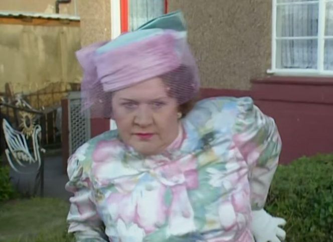 Patricia Routledge, niezapomniana Pani Bukietowa z serialu „Co ludzie powiedzą?”