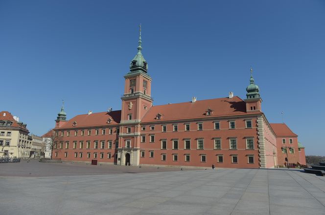 Pusty plac Zamkowy w Warszawie 25.03.2020