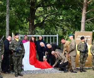 Młody żołnierz zginął na granicy z Białorusią. Odsłonili pomnik na jego cześć. „Niech będzie symbolem”