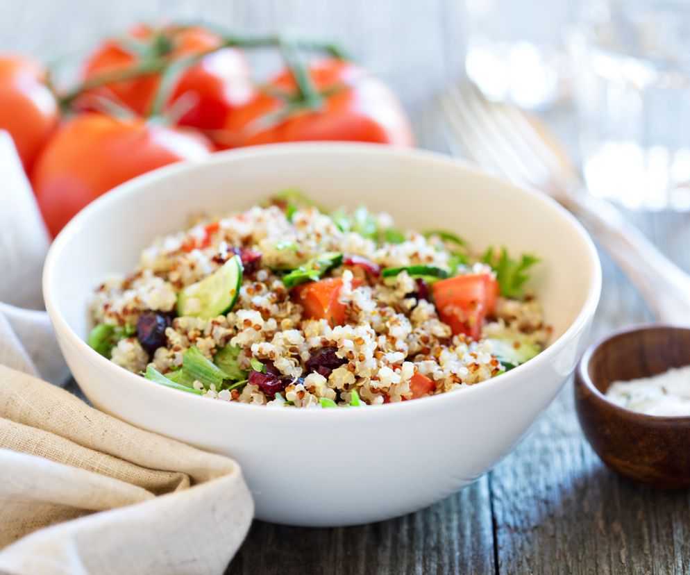 quinoa-salatka-z-komosy-ryzowej-z-suszonymi-pomidorami.jpg