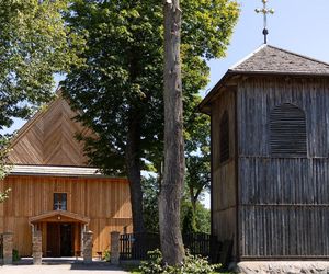 Maleńka wieś w podlaskiem, do której co miesiąc ściągają tłumy. Nie tylko z powodu atrakcji