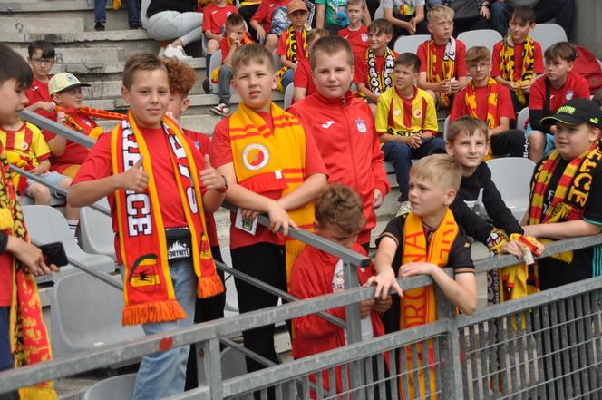 Korona Kielce - Ruch Chorzów. Zdjęcia kibiców na Suzuki Arenie