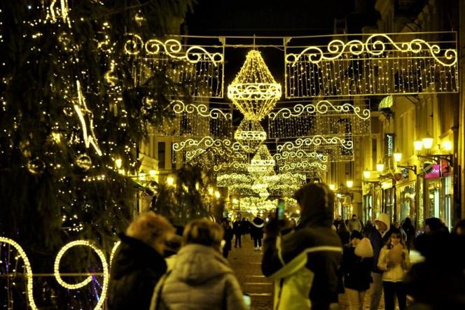 Świąteczna atmosfera w Toruniu. Rozbłysła bożonarodzeniowa iluminacja!